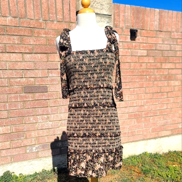 NWT Reset by Jane floral smocked tie dress - Picture 5 of 10
